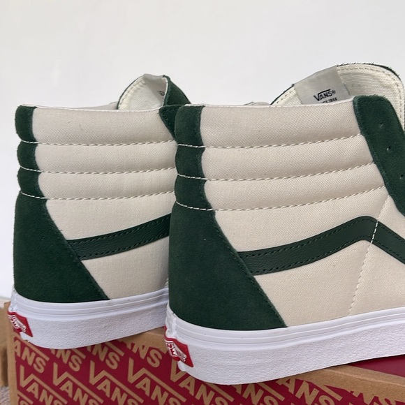 Vans Men’s Sk8-Hi Canvas/Suede Mountain Vie
VN0007NSBD6
Sneakers - Picture 14 of 16